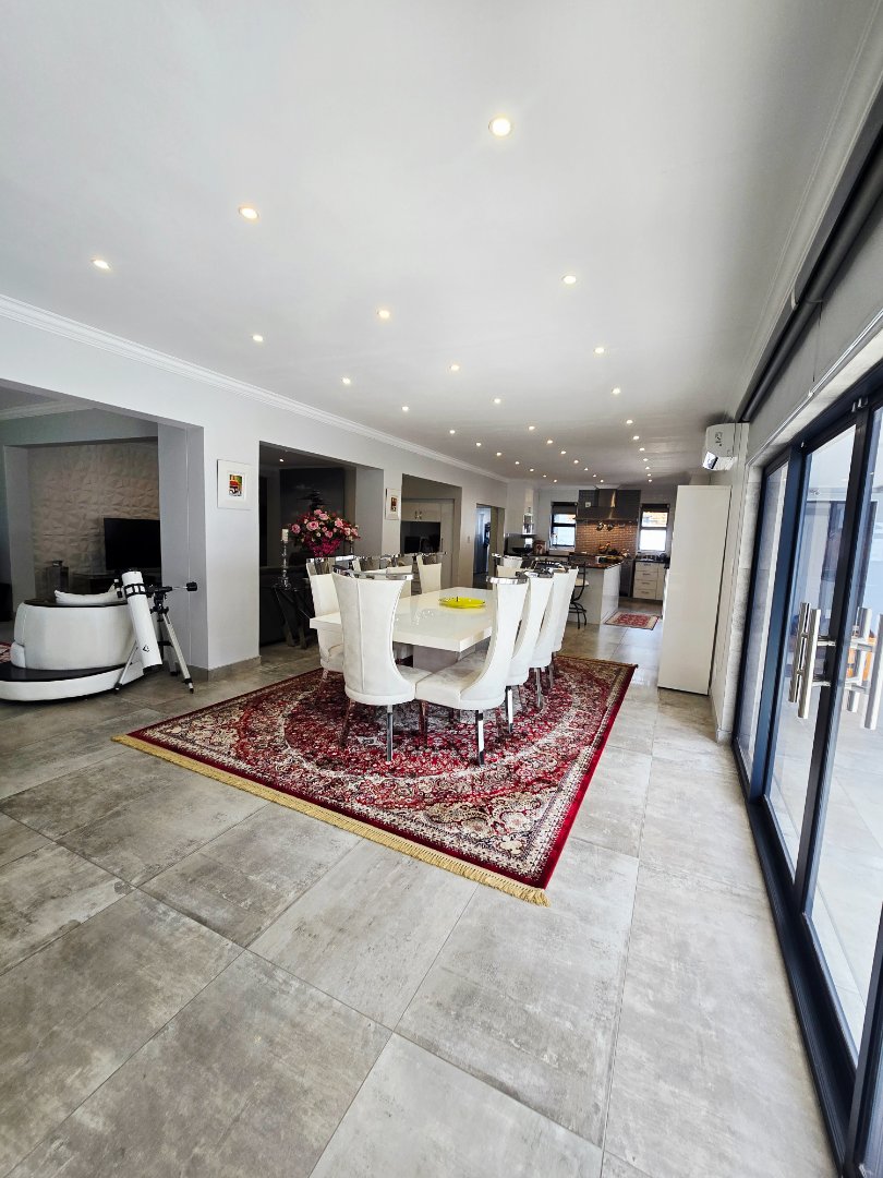 6 Bedroom Property for Sale in Wilkoppies North West